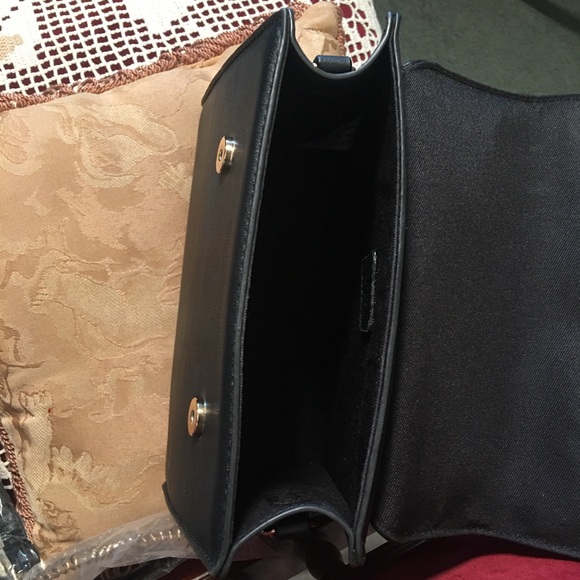 LD Black and gold tone structured Purse convertible to cross body NWOT - Picture 7 of 11